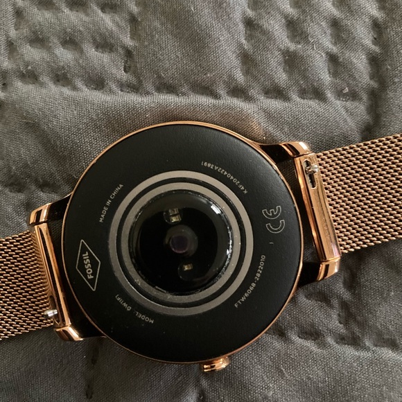 Fossil smart watch main image 5